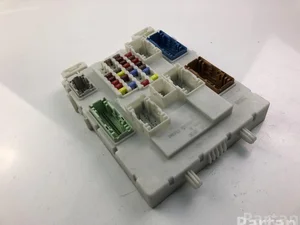 Volvo 31453132 V40 Hatchback 2012 Caja de fusibles