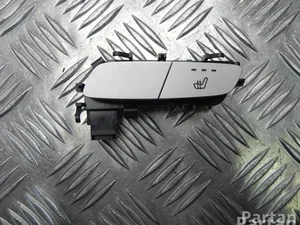 Mercedes-Benz A 205 905 04 04 / A2059050404 C-CLASS (W205) 2015 Interrupteur de chauffage de siège