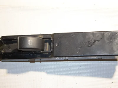 Saab 12772003 9-3 Estate (YS3F) 2008 Bouton de lève-vitre - Image 1