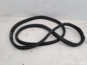 Mercedes-Benz A2056970151 KLASA C (W205) 2015 Uszczelka drzwi z tyłu z lewej