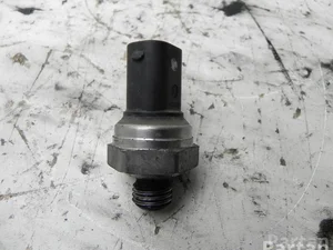 Mercedes-Benz A 651 905 02 00 / A6519050200 E-CLASS (W212) 2012 Régulateur de pression de carburant / interrupteur