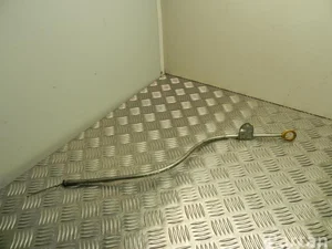 Lexus 2.0 / 20 IS III (_E3_) 2014 Jauge d'huile