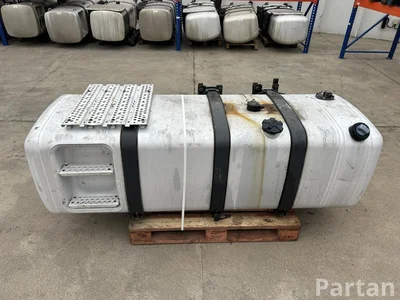 Gebrauchtes Original Mercedes-Benz Trucks A9604704801, A9604703401, A9604705901, A9604703301, A9604701401, A0175421017, A0175422017 ACTROS MP4 / MP5 2019 Kraftstofftank 820L + 90L - Bild 1