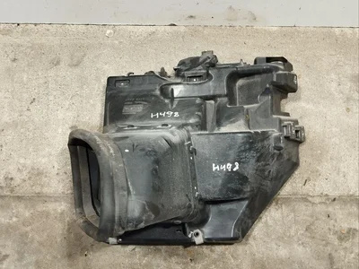 Jaguar AW938A107AE XJ (X351) 2012 Prise d'air / Conduit d'air d'admission - Image 1