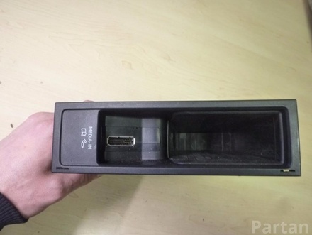 VOLKSWAGEN 5N0 035 342 B, 5N0 035 341 C / 5N0035342B, 5N0035341C GOLF VI (5K1) 2010 Multimedia interface box with control unit