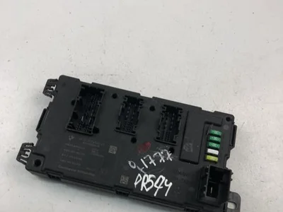 BMW 9374508 3 (F30, F80) 2015 Boîte à fusibles - Image 1