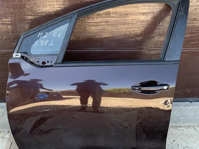 Peugeot 208 2013 Porte Left Front - Image 1