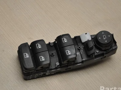 BMW 7950754 2' F44 Gran Coupé 2021 Bouton de lève-vitre Left Front - Image 1