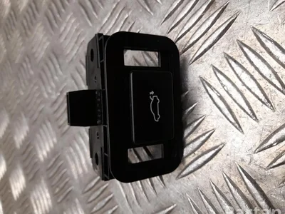 Lexus 76L332 ES VII XZ10 2019 Bouton du coffre à bagages - Image 1