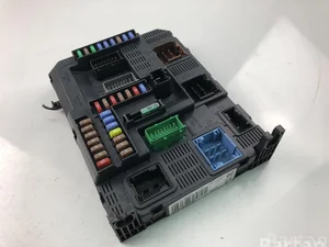 Peugeot 9807532080 2008 2015 Boîte à fusibles