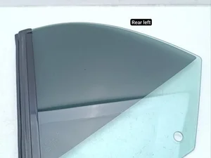 Aston Martin 43R-001582 / 43R001582 VIRAGE Volante 2012 Szyba boczna z tyłu z lewej