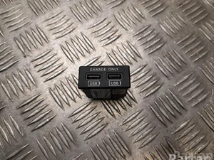 Maserati 670037782 LEVANTE 2019 Périphérique d'entrée USB