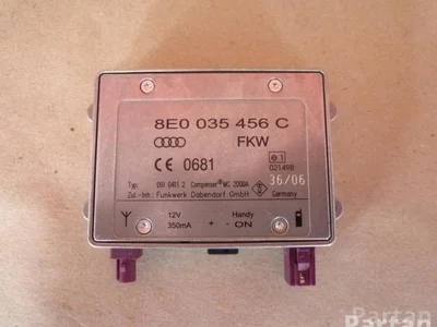 Audi 8E0 035 456 C / 8E0035456C A6 (4F2, C6) 2006 Amplificateur d'antenne - Image 1