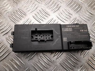 Škoda 5WB 959 107 / 5WB959107 SUPERB III Estate (3V5) 2020 Unité de commande pour l'ouverture du coffre à bagages - Image 1