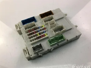 Volvo 31453132 V40 Hatchback 2015 Caja de fusibles