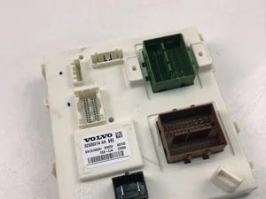 Volvo 32320214AA XC40 2023 Caja de fusibles