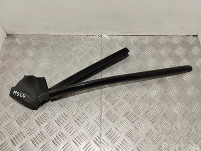 Aston Martin KY53-L29732-A, KY53L29732A, KY53-L29732-A, KY53-L29733-A / KY53L29732A, KY53L29732A, KY53L29732A, KY53L29733A DB11 (AM5) 2019 Décoration de cadre de verre porte - Image 1