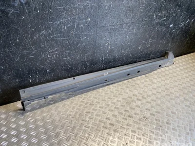 Toyota 75850-K2040 / 75850K2040 Yaris Cross XP210 2024 Garniture de seuil right side - Image 1