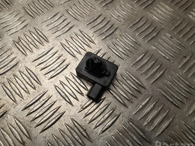 Ford USA MU5T-14G618-AD / MU5T14G618AD Mustang Mach-E 2023 Amplificateur d'antenne - Image 1