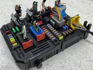 Peugeot 9832881080 e 208 2021 Boîte à fusibles