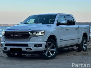 Dodge R20  275/55/20  Nexen Roadian naujo padangos / R202755520NexenRoadiannaujopadangos RAM 1500 IV gen 2022 Jantes en alliage R20