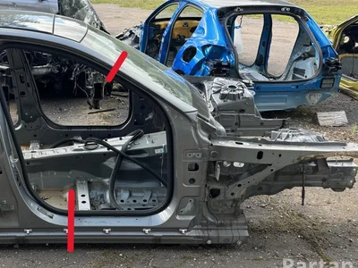 Mercedes-Benz C-CLASS (W205) 2015 Quart de corps Right Front - Image 1