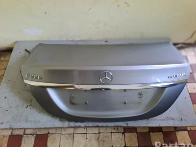 Mercedes-Benz C-CLASS (W205) 2015 Couvercle de coffre - Image 1