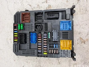 Opel 983288028000 Corsa F 2021 Boîte à fusibles