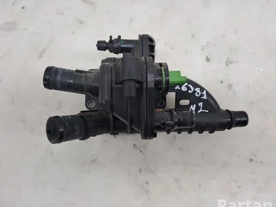 Peugeot 9684588980 208 2013 Boîtier du thermostat - Image 1
