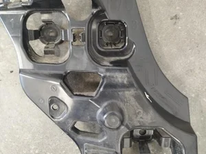 BMW 5A35D77 1 (F70) 2025 Soporte del parachoques Left Rear