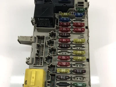 Honda 38600-ST3-G010 / 38600ST3G010 CIVIC V Saloon (EG, EH) 1995 Boîte à fusibles - Image 1