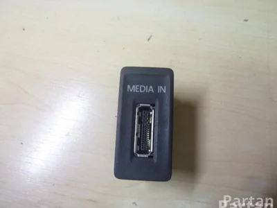 Volkswagen 5Q0 035 222 A, 5Q0 035 736 / 5Q0035222A, 5Q0035736 GOLF VII (5G1, BQ1, BE1, BE2) 2013 Interface multimédia avec unité de contrôle - Image 1