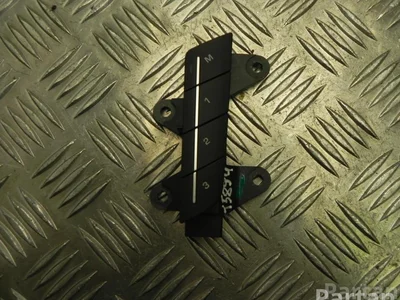 Jaguar J9D3-14776-DA  / J9D314776DA I-PACE 2018 Interrupteur à mémoire pour le réglage du siège - Image 1