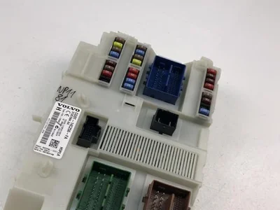 Volvo 31327994AA S80 II (AS) 2009 Fuse Box - Image 1