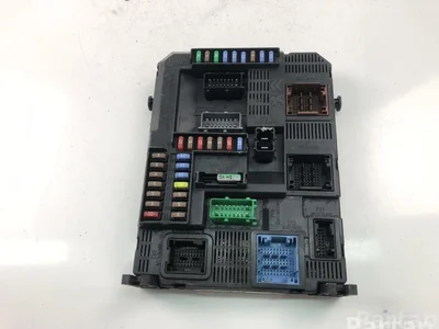 Peugeot 9807054180 308 SW II 2018 Boîte à fusibles - Image 1