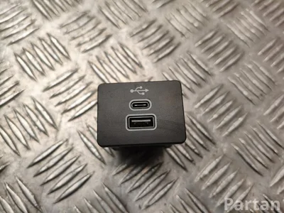 Ford NX7T-14F014-AD / NX7T14F014AD Kuga III 2025 Input device USB - Image 1
