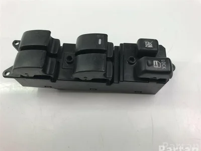 Mitsubishi 8608A058 LANCER VIII (CY_A, CZ_A) 2007 Bouton de lève-vitre - Image 1