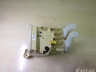 Toyota 89221-02350 , 82730-12X80A / 8922102350, 8273012X80A AURIS (_E18_) 2013 Boîte à fusibles - Image 1