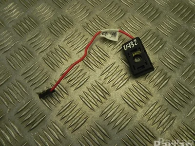 Tesla 1509421-00-C / 150942100C Model Y 2022 Amplificateur d'antenne - Image 1