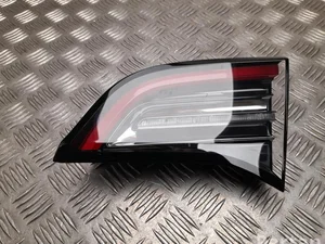 Tesla 1502089-00-B / 150208900B Model Y 2021 Feu arrière