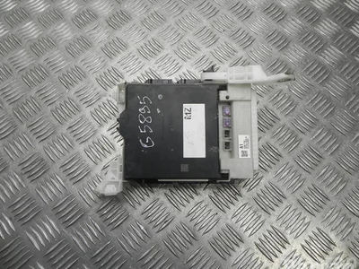 Toyota 82730-F4010-B, 6358-7132 / 82730F4010B, 63587132 C-HR (_X1_) 2019 Boîte à fusibles - Image 1