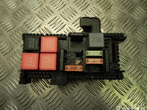 Mercedes-Benz A 205 906 85 01 / A2059068501 C-CLASS (W205) 2015 Boîte à fusibles