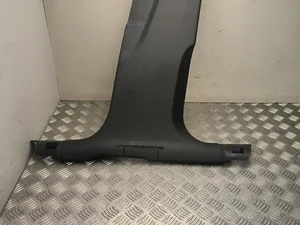 Audi 8MA867240 Q5 GUB 2025 Poszycie słupka B na dole prawa strona