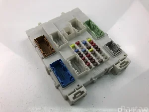 Volvo 31453132 V40 Hatchback 2013 Caja de fusibles