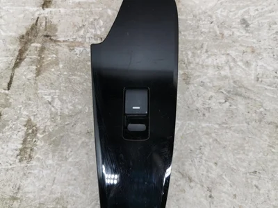 Mazda B61K685L6 3 (BM) 2018 Bouton de lève-vitre Left Rear - Image 1