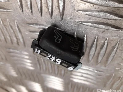 Mercedes-Benz 140 820 98 10 / 1408209810 S-CLASS Coupe (C140) 1994 Interrupteur de chauffage de siège - Image 1