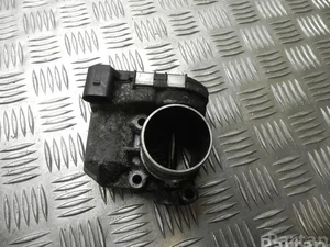 Renault 8200330810--D / 8200330810D TRAFIC II Box (FL) 2010 Corps de papillon