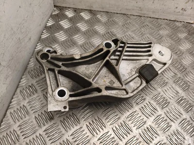 BMW 8849090 5 G60 2025 Motorhalter - Bild 1