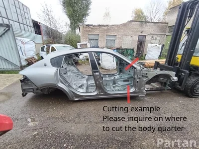 Gebrauchtes Original Maserati LEVANTE 2017 Karosserie viertel vorne rechts - Bild 1