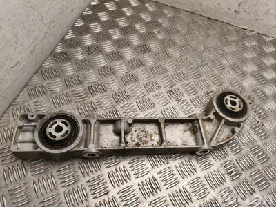 Gebrauchtes Original Mercedes-Benz A 447 342 35 00 / A4473423500 EQV (W447) 2020 Motorhalter - Bild 1